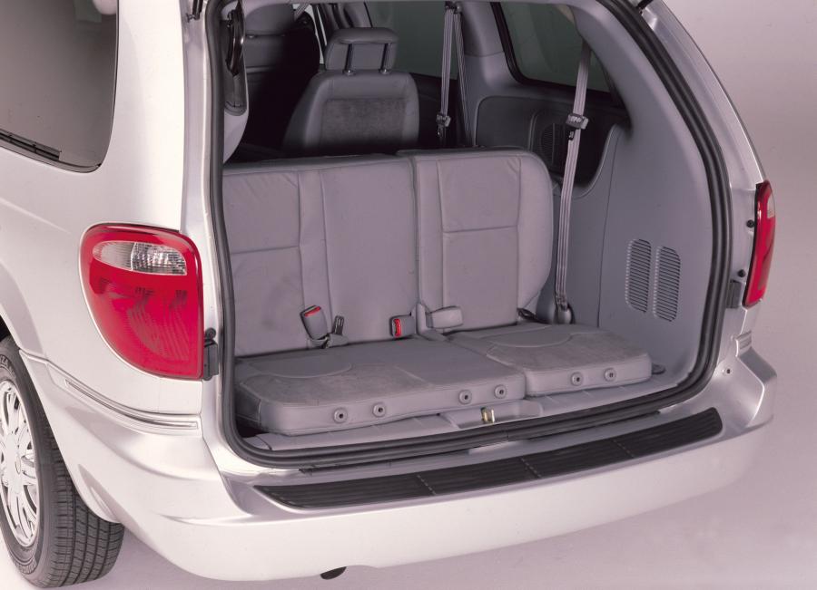  Chrysler Town & Country 2005 года  (фото 18 из 22)